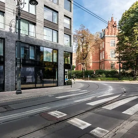 White Pilsudskiego 1